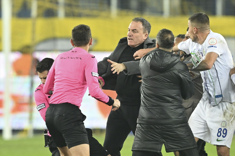 Ankaragücü Kulübü Başkanı Faruk Koca hakeme yumruk attı