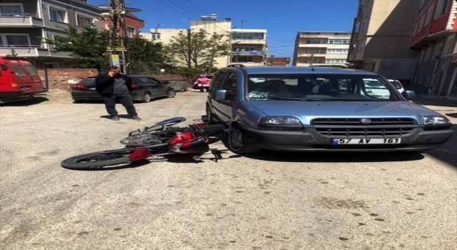 Sinop’ta hafif ticari araçla motosikletin çarpıştığı kazada bir kişi yaralandı