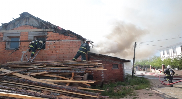 Bolu’da kereste fabrikasında çıkan yangın büyümeden söndürüldü