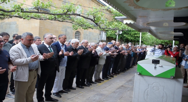 Beşiktaş’ın eski yöneticisi Ahmet Hamoğlu’nun cenazesi Çorum’da toprağa verildi