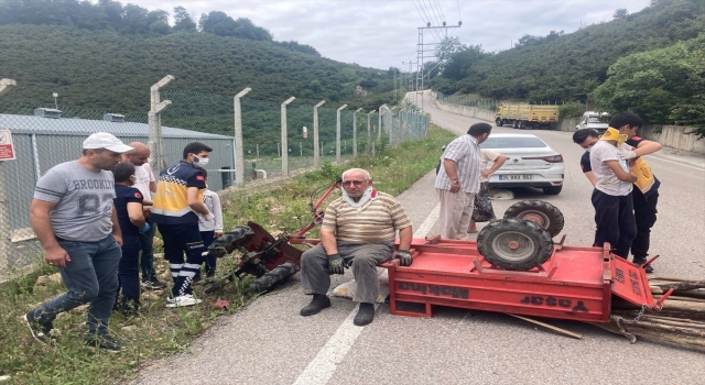 Tarım aracının devrildiği kazada 3 kişi yaralandı