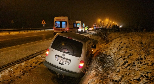 Şarampole devrilen araçtaki 6 kişi yaralandı