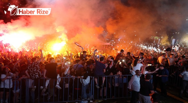 Trabzon’da Taraftarlar Süper Kupa Galibiyetini Kutladı