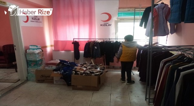 Türk Kızılay'dan Keban'da 432 kişiye giysi yardımı