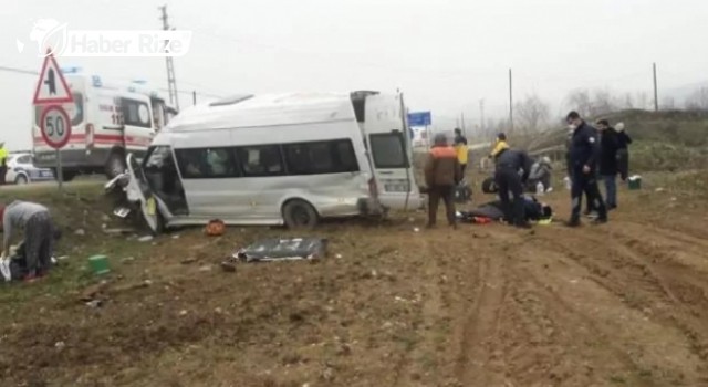 Minibüsün devrilmesi sonucu 17 kişi yaralandı