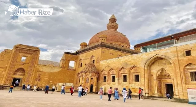 Osmanlı'nın Yıllara Meydan Okuyan Sarayı: İshak Paşa