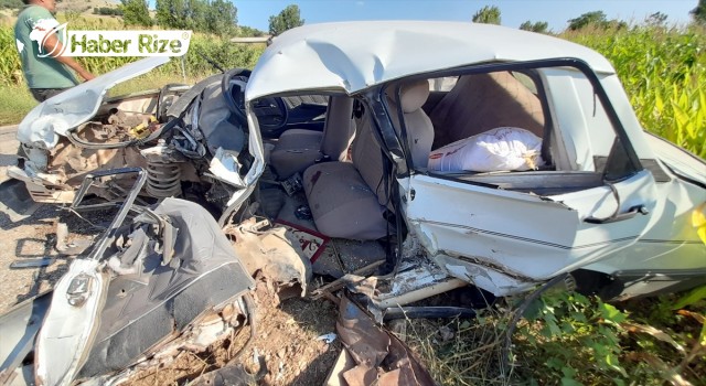Otomobil ile kamyonetin çarpıştığı kazada 1 kişi öldü, 2 kişi yaralandı
