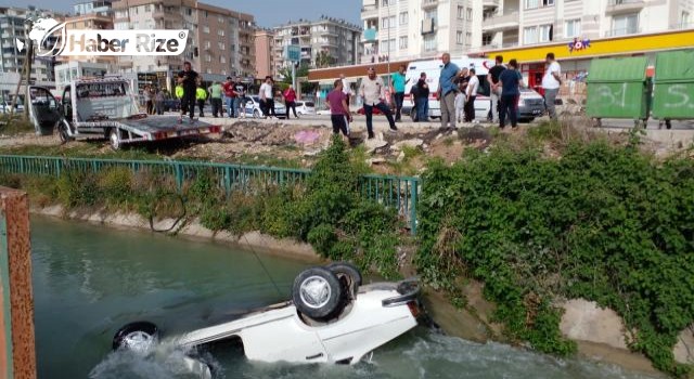 Sulama kanalına devrilen otomobildeki 3 kişi yaralandı