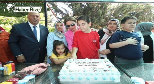 Vali Hatipoğlu'nun eşi engelli çocukların doğum gününe katıldı