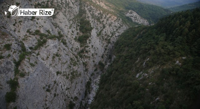 Valla Kanyonu'nda mahsur kalan 11 kişiden 10'u kurtarıldı