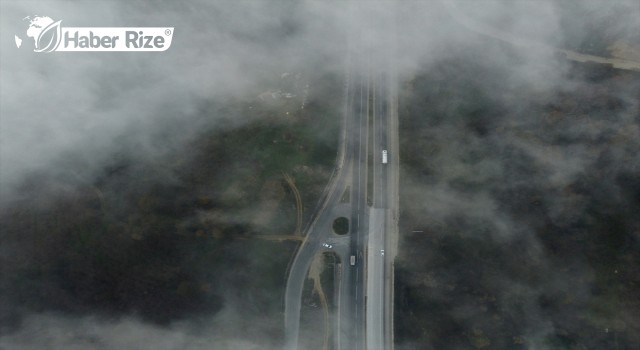 Batı Karadeniz yolunda dağların yamaçları sisle kaplandı