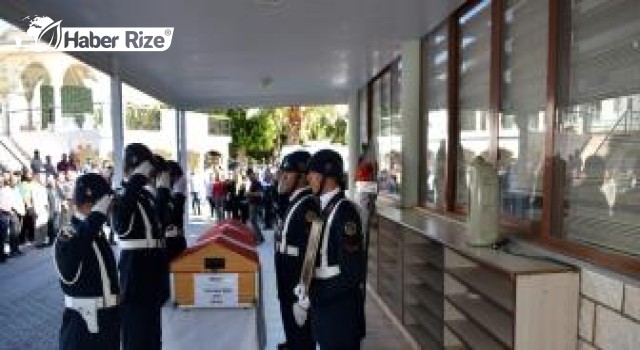 Turgutlu'da hayatını kaybeden şehit babası toprağa verildi