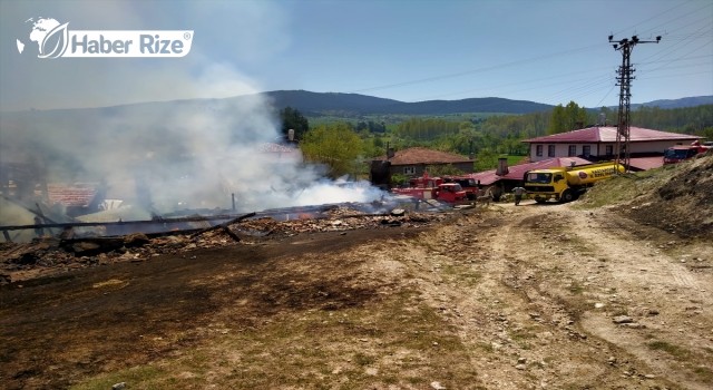 Kastamonu’da 2 ev ve bir samanlık yangın çıktı