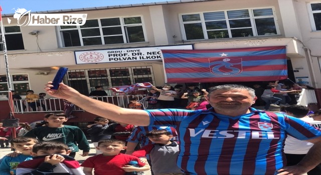 Ordu’da öğrenciler Trabzonspor’un şampiyonluğunu kutladı