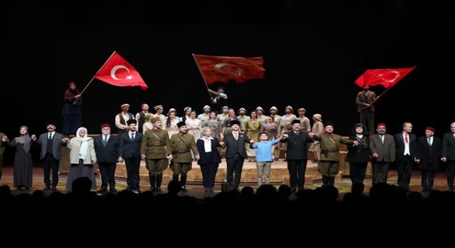 ”Cumhuriyete Doğru” tiyatro oyunu 9 ilde binlerce izleyici ile buluştu