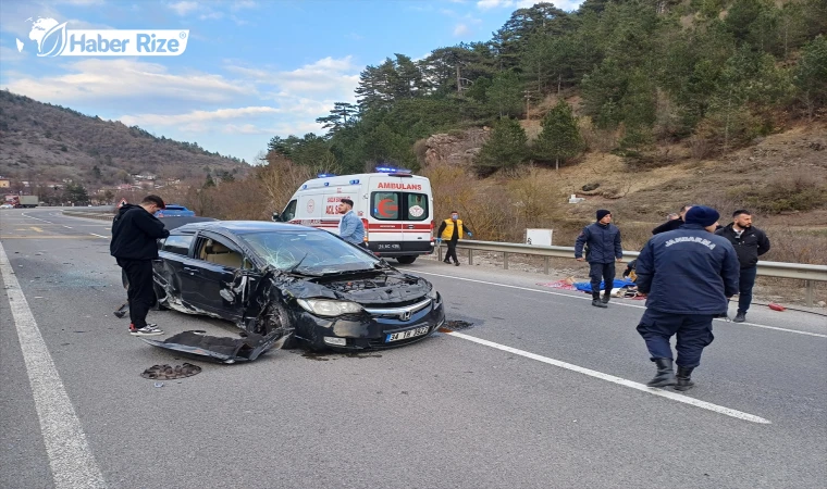 Bolu Yeniçağa'da Otomobil Bariyere Çarptı, Bir Yaralı Var!