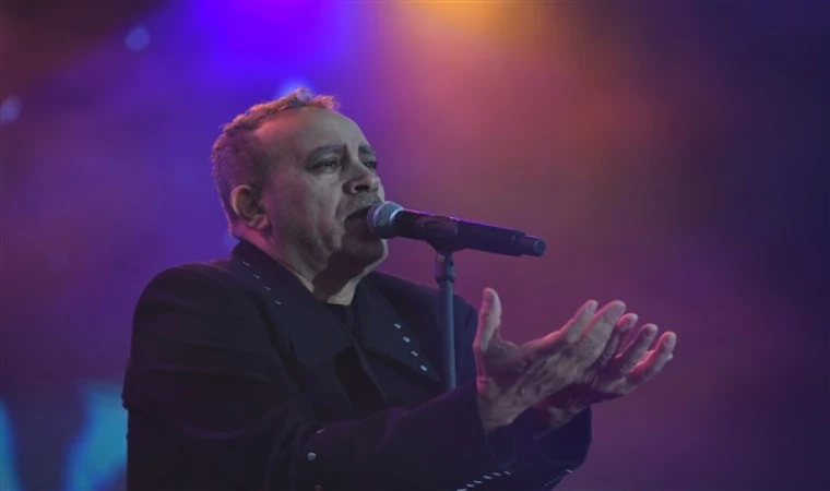 Haluk Levent, İzmir’de konser verdi