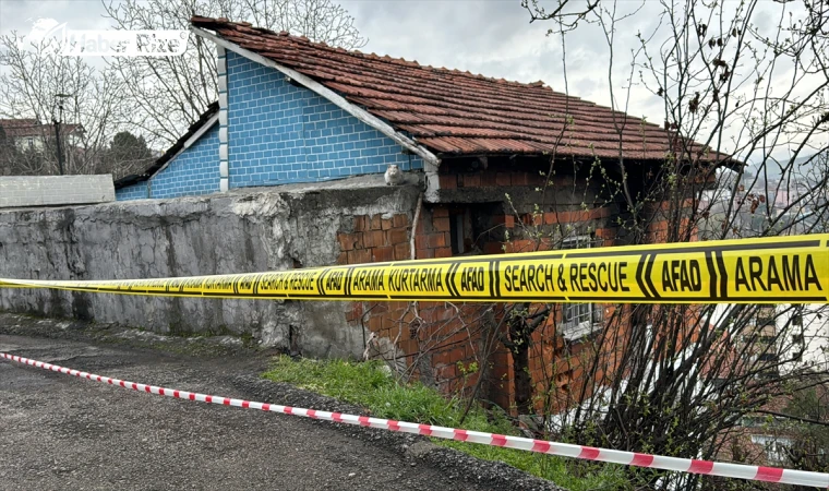 Karabük'te heyelan nedeniyle 2 katlı müstakil ev boşaltıldı