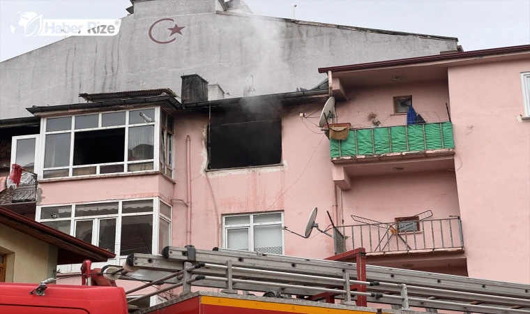 Kastamonu'da 4 katlı binada çıkan yangında bir kişi yaralandı