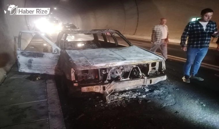 Artvin’de tünel içinde seyir halindeki otomobil yandı