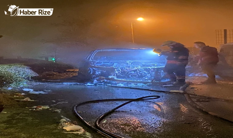 Trabzon’da seyir halindeki otomobil yandı