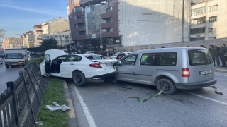 Trabzon’da zincirleme trafik kazasında 2 kişi yaralandı