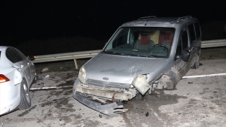 Amasya’da hafif ticari araç ile otomobilin çarpıştığı kazada 2 kişi yaralandı