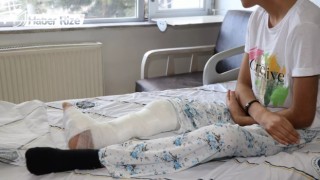 Bacağı kopan kız çocuğu geçirdiği 14 ameliyatla 4 ay sonra adım attı