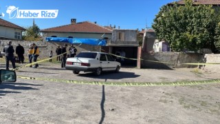2 kişi garajdaki otomobilde ölü bulundu