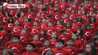 Cumhuriyet Bayramı için 1200 çocuk şarkı söyledi