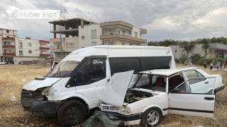 Minibüs ile otomobilin çarpışması sonucu 4 kişi yaralandı