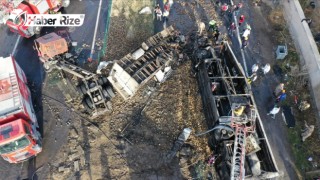 Yolcu otobüsü iki kamyonla çarpıştı: 7 ölü, 11 yaralı