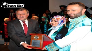 Gençlik ve Spor Bakanı Bak, RTEÜ mezuniyet töreninde konuştu