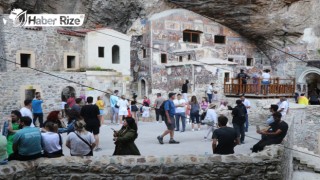 Sümela Manastırı'nın ziyaretçi sayısı yaz sezonunda daha da artıyor