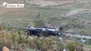 Otobüsün devrilmesi sonucu 3 kişi öldü, 41 kişi yaralandı