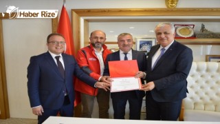 Türk Kızılaydan Havza Belediye Başkanı Özdemir’e teşekkür belgesi