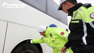 Bolu'da Yolcu Otobüslerine Yönelik Zorunlu Kış Lastiği Denetimi Yapıldı