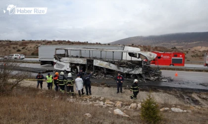 Çorum’da yolcu otobüsü kamyona çarptı, 2 kişi öldü, 5 kişi yaralandı
