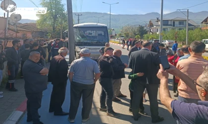Aydınlatma direğine çarpan halk otobüsündeki 16 kişi yaralandı