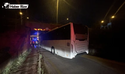 Bolu’da alt geçide sıkışan yolcu otobüsü kurtarıldı