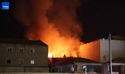 İzmir'de Tarihi Kemeraltı Çarşısı'nda tehlikeli yangın