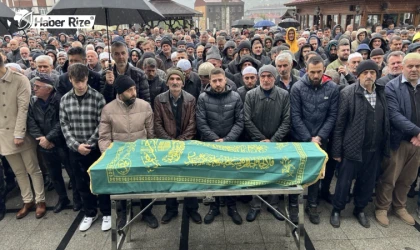 Rize'deki trafik kazasında ölen kişinin cenazesi defnedildi