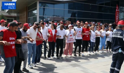 İzmir'de maaşlarını eksik alan belediye çalışanları eylemlerini sürdürüyor