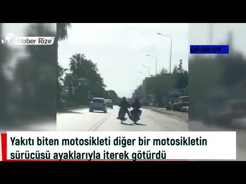 #rize #antalya Yakıtı biten motosikleti diğer bir motosikletin sürücüsü ayaklarıyla iterek götürdü
