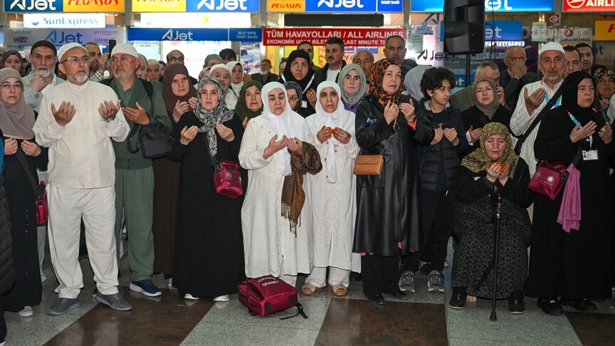 İlk Hac kafilesi İstanbul’dan uğurlandı
