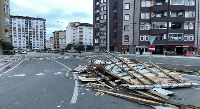 Rize’de şiddetli fırtına etkili oldu