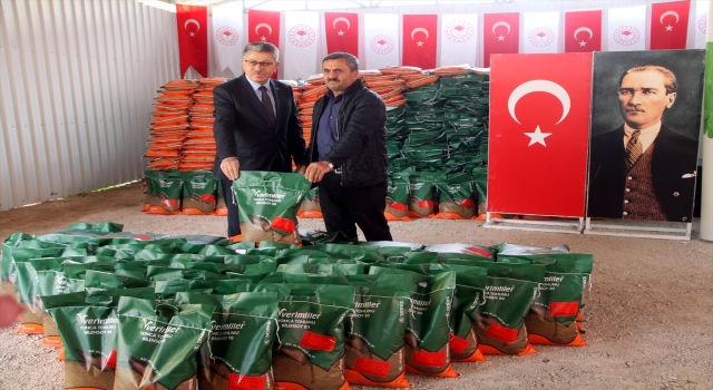 Çiftçilere  yonca tohumu dağıtıldı