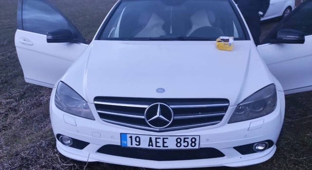 Çorum’da polise çarpıp kaçan uyuşturucu zanlıları kovalamacayla yakalandı