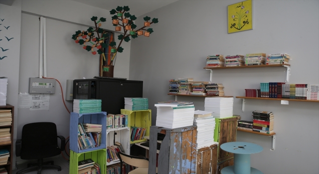 Atıl malzemelerden liseye kütüphane oluşturuldu