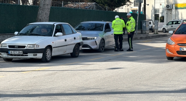 Trafik ekipleri yaya geçidi ve kavşaklarda geçiş üstünlüğü denetimi yaptı